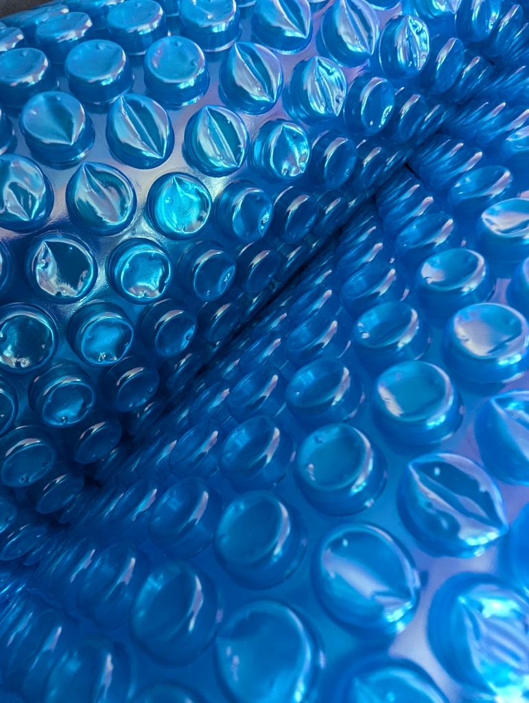 A blue bubble layer for your cold pod to retain cold